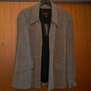 New Ellen Tracy jacket, with zipper and two pockets in the front, excellent cond